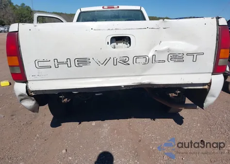 2000 Chevrolet Silverado 1500 z USA, uszkodzony, nr VIN 1GCEC14V2YE255188